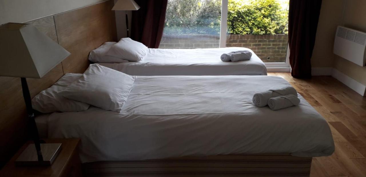 The Bear Inn And Burwash Motel Kültér fotó