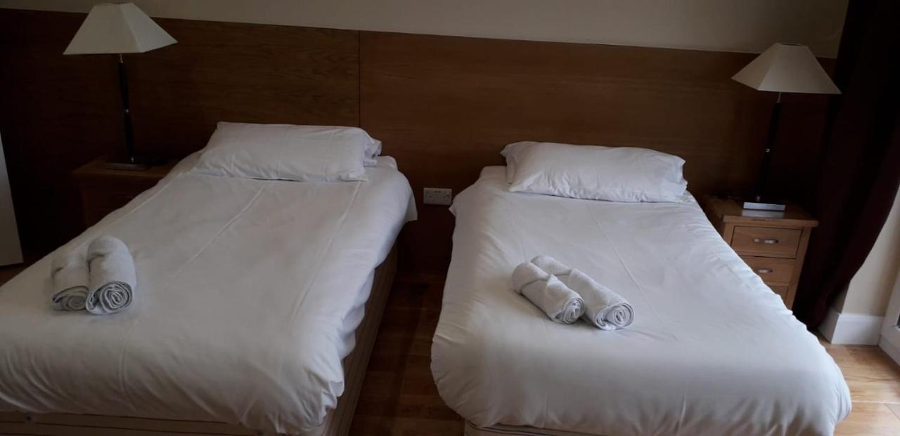 The Bear Inn And Burwash Motel Kültér fotó