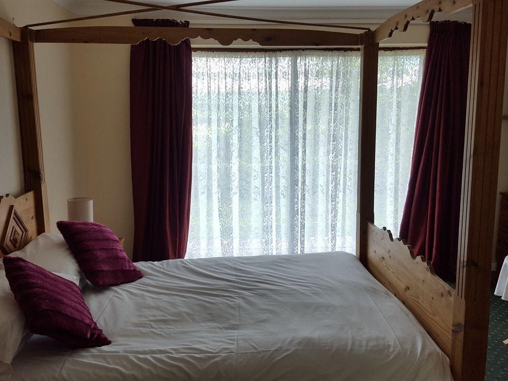 The Bear Inn And Burwash Motel Kültér fotó