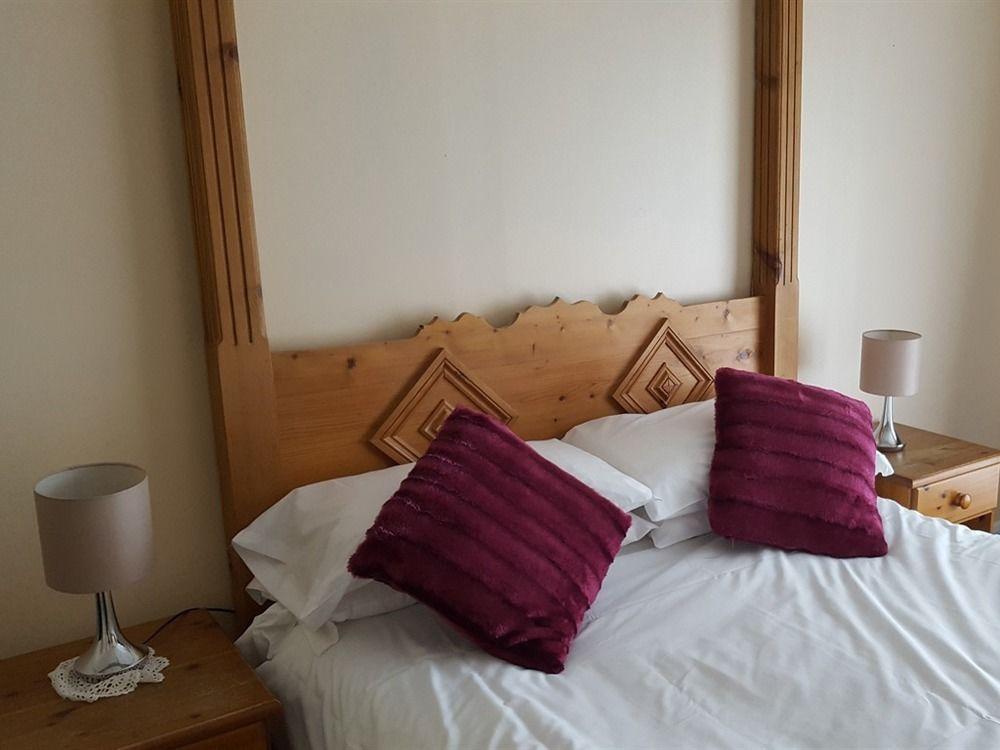 The Bear Inn And Burwash Motel Kültér fotó