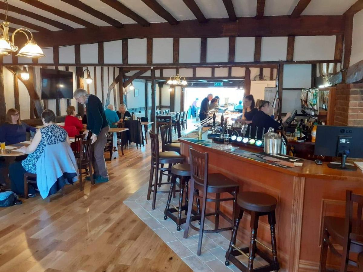 The Bear Inn And Burwash Motel Kültér fotó
