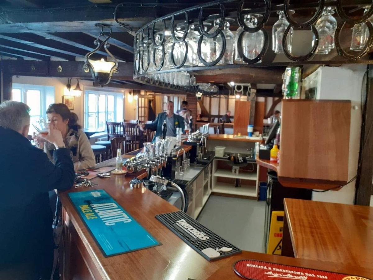 The Bear Inn And Burwash Motel Kültér fotó